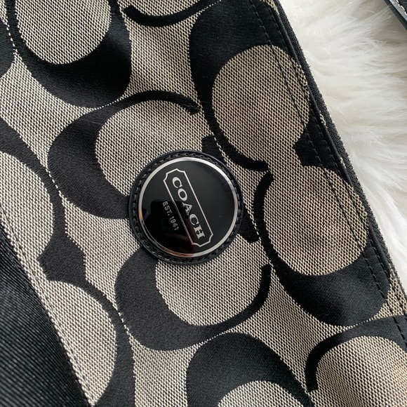 Authentic Coach handbag - Picture 2 of 7